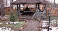 Беседка из камня и камыша Беседка из камня и камыша